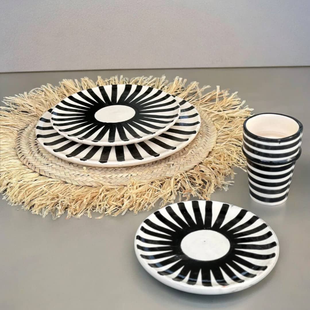 Black Sun Plate Set - Vibrant Dinnerware for Summer Dining