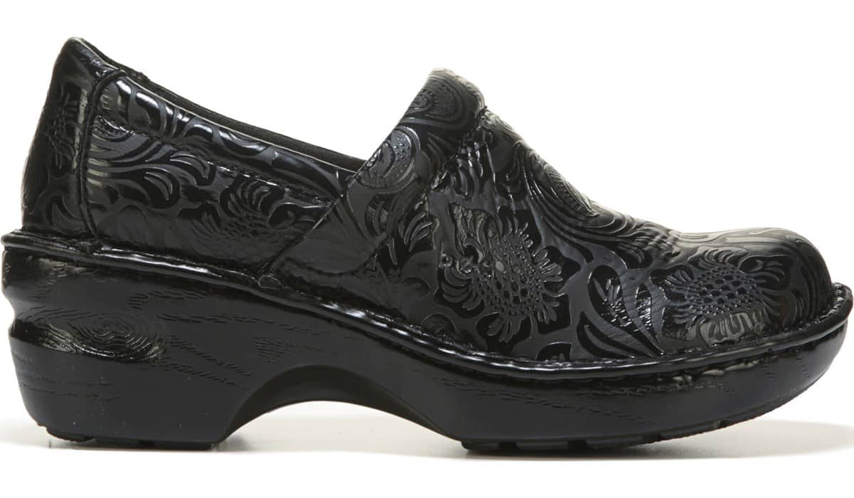 B.O.C. Women's Peggy Medium/Wide Clog Shoes (Black Tooled) - Size 6.0 M