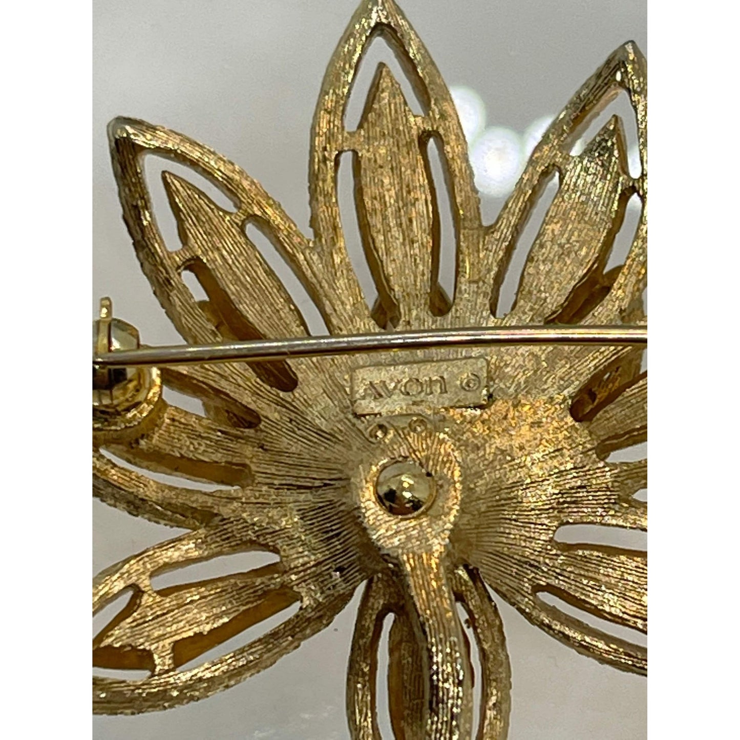 Vintage AVON Gold toned Flower Pin Brooch