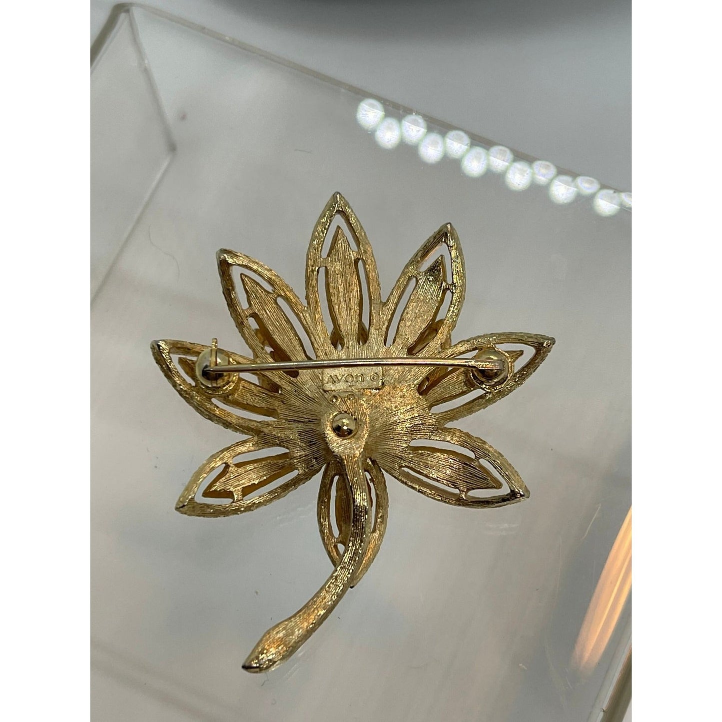 Vintage AVON Gold toned Flower Pin Brooch