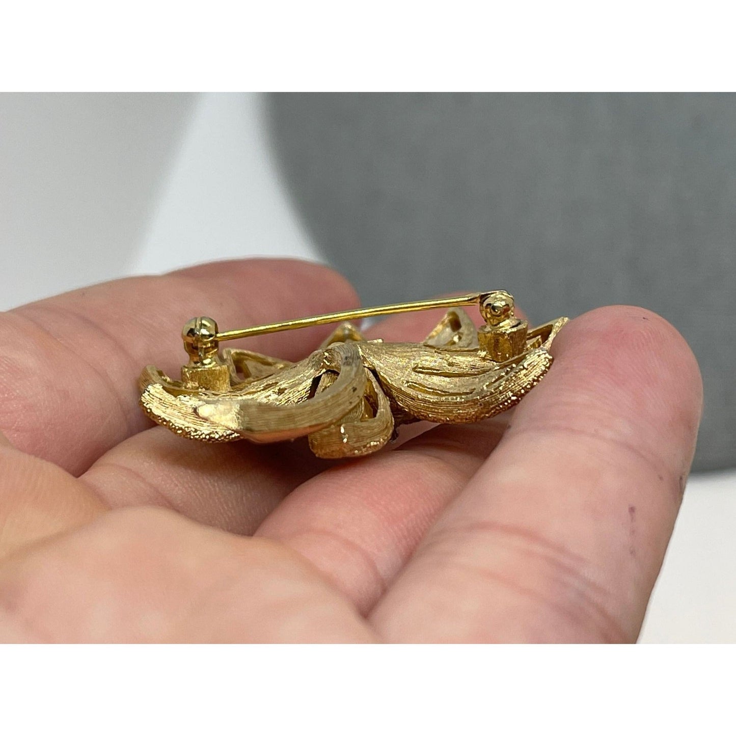 Vintage AVON Gold toned Flower Pin Brooch