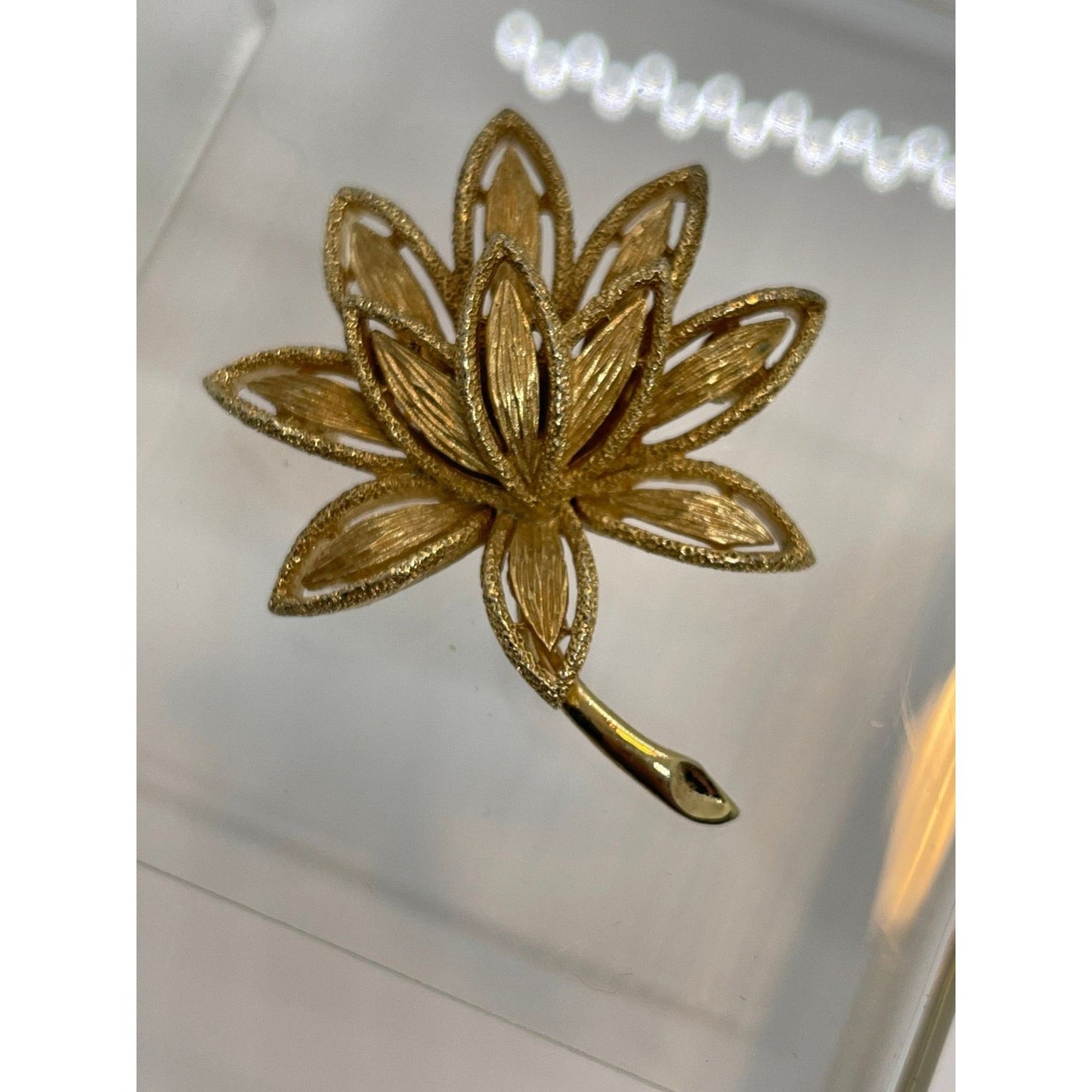 Vintage AVON Gold toned Flower Pin Brooch