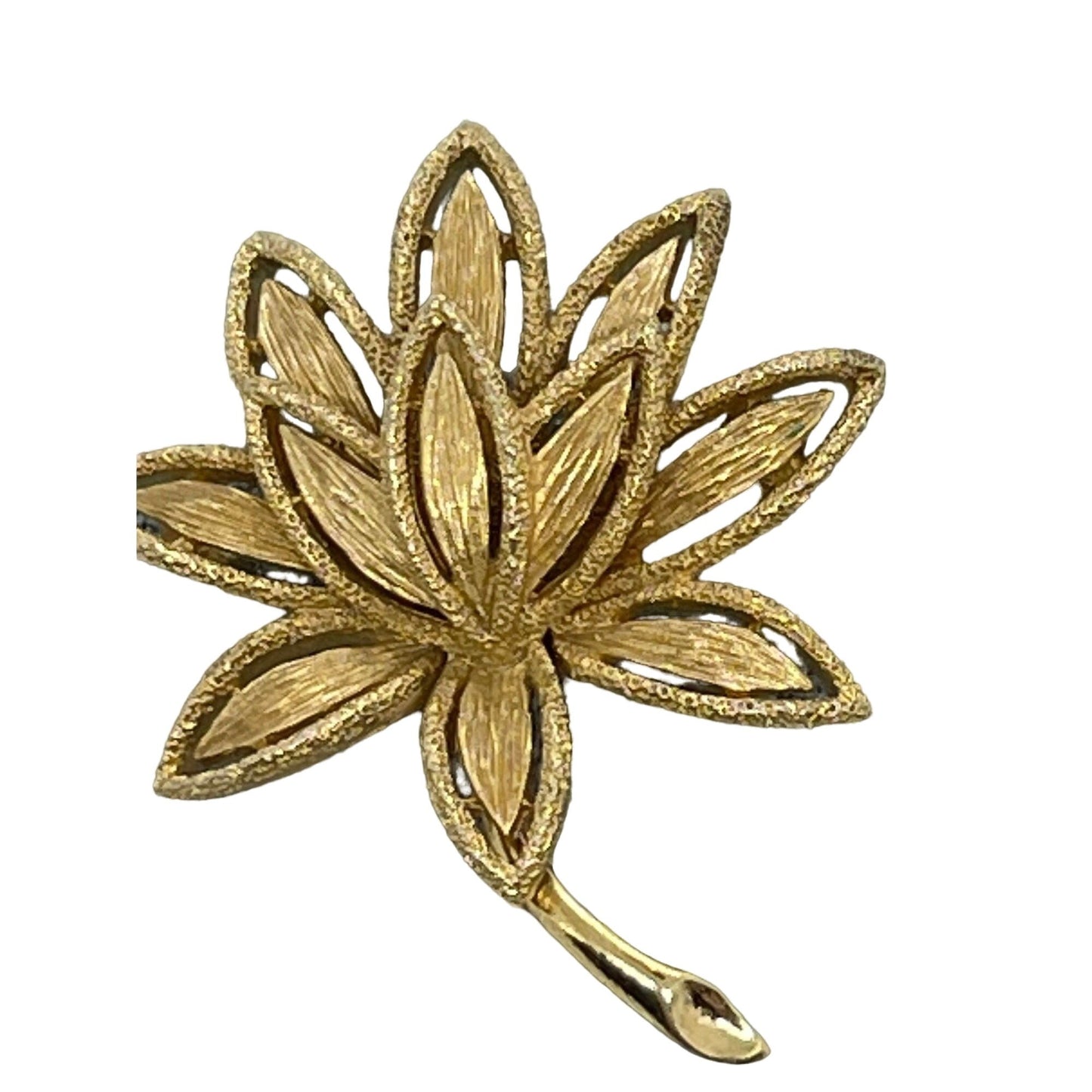 Vintage AVON Gold toned Flower Pin Brooch