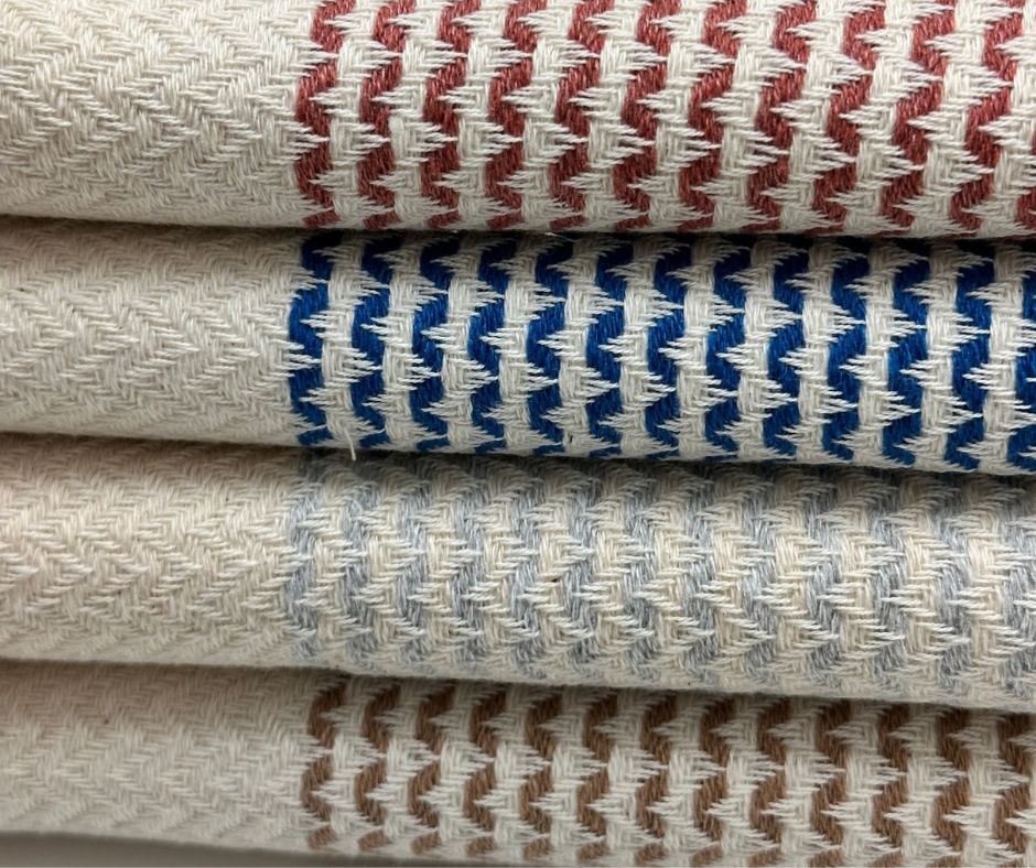 DOTTY HAND TOWEL