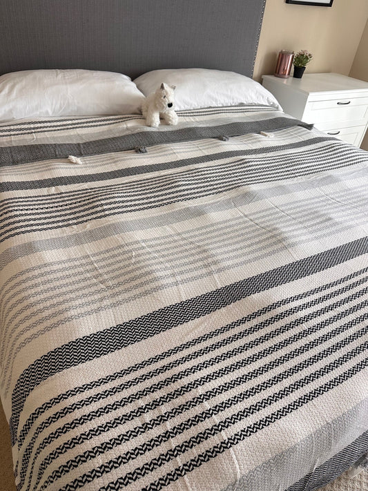 COTTON BLACK POM POM BEDSPREAD