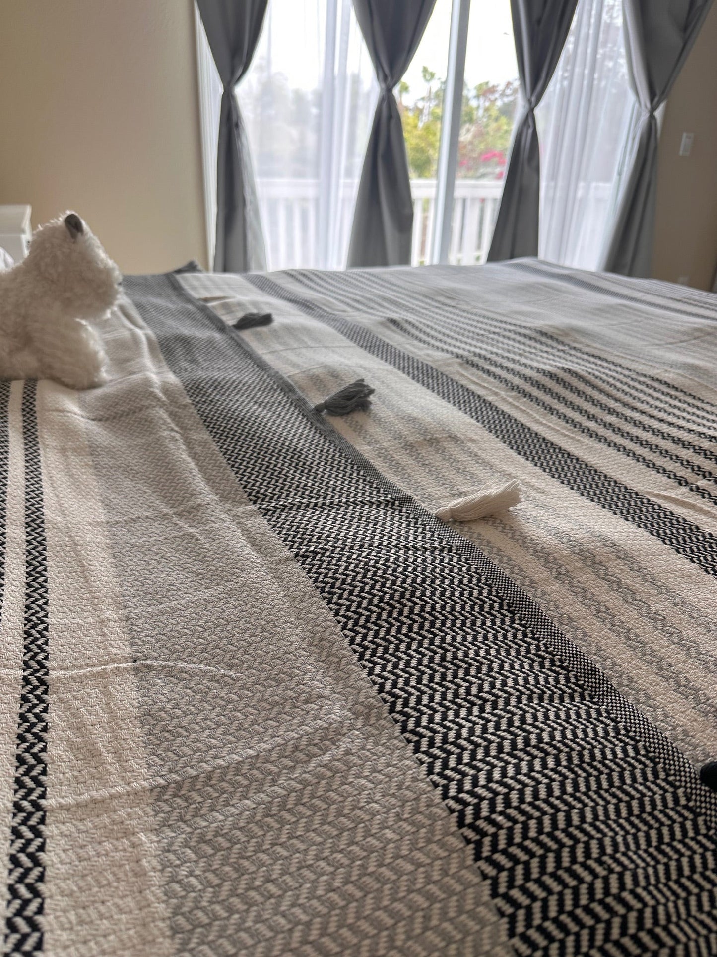 COTTON BLACK POM POM BEDSPREAD