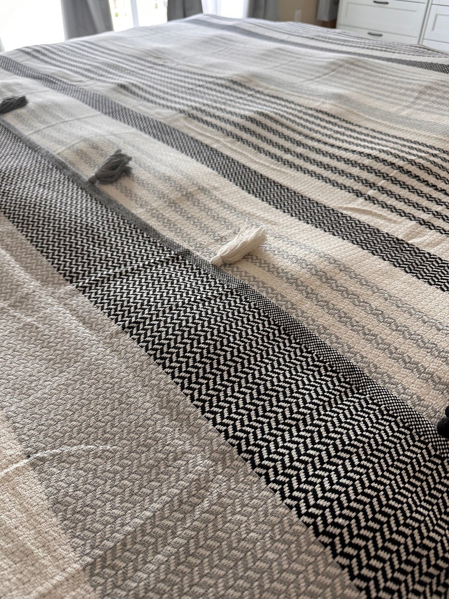 COTTON BLACK POM POM BEDSPREAD