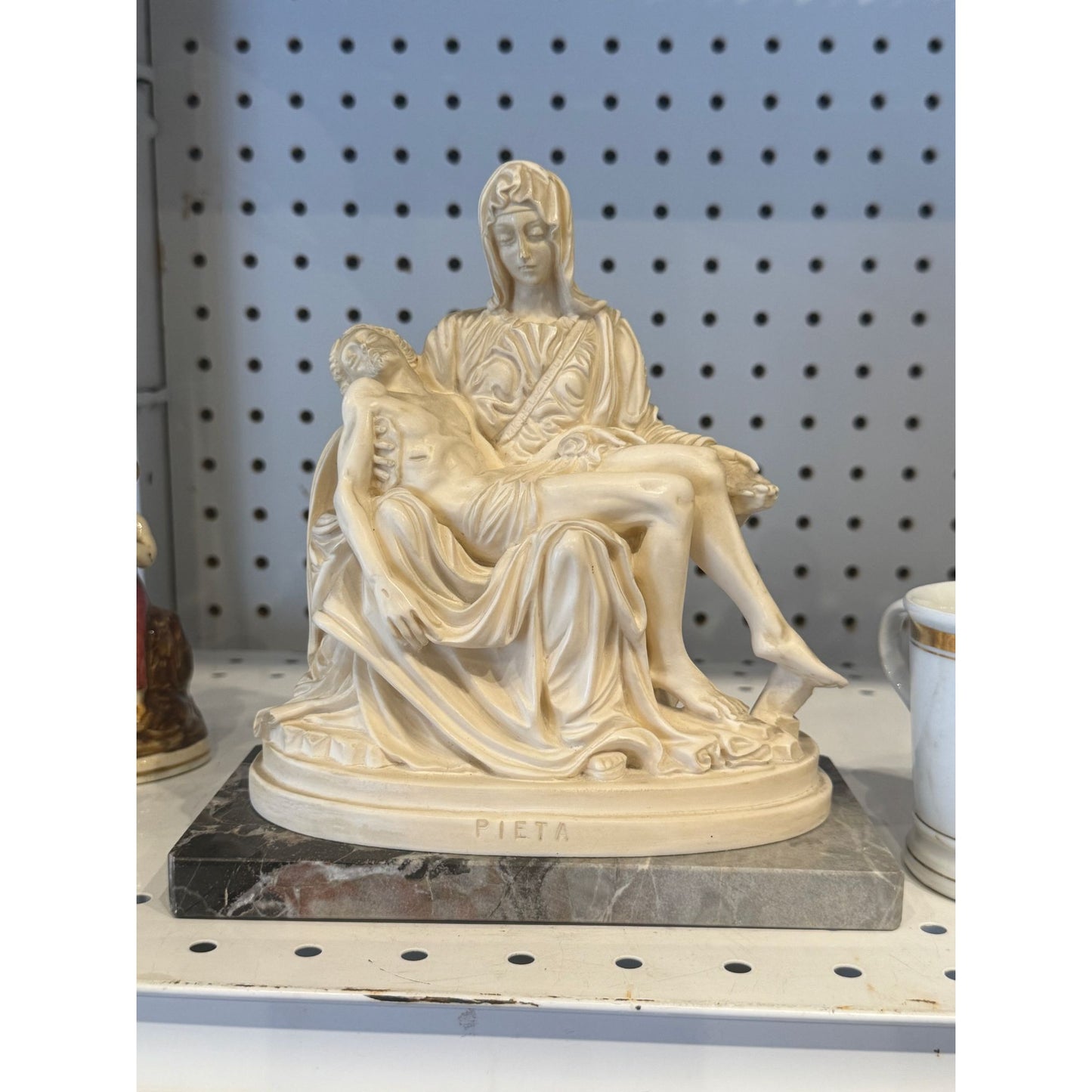 Pieta Statue Replica On Marble Base - Antique-Style Religious Figurine With Detailed Craftsmanship Cream & Marble Accents