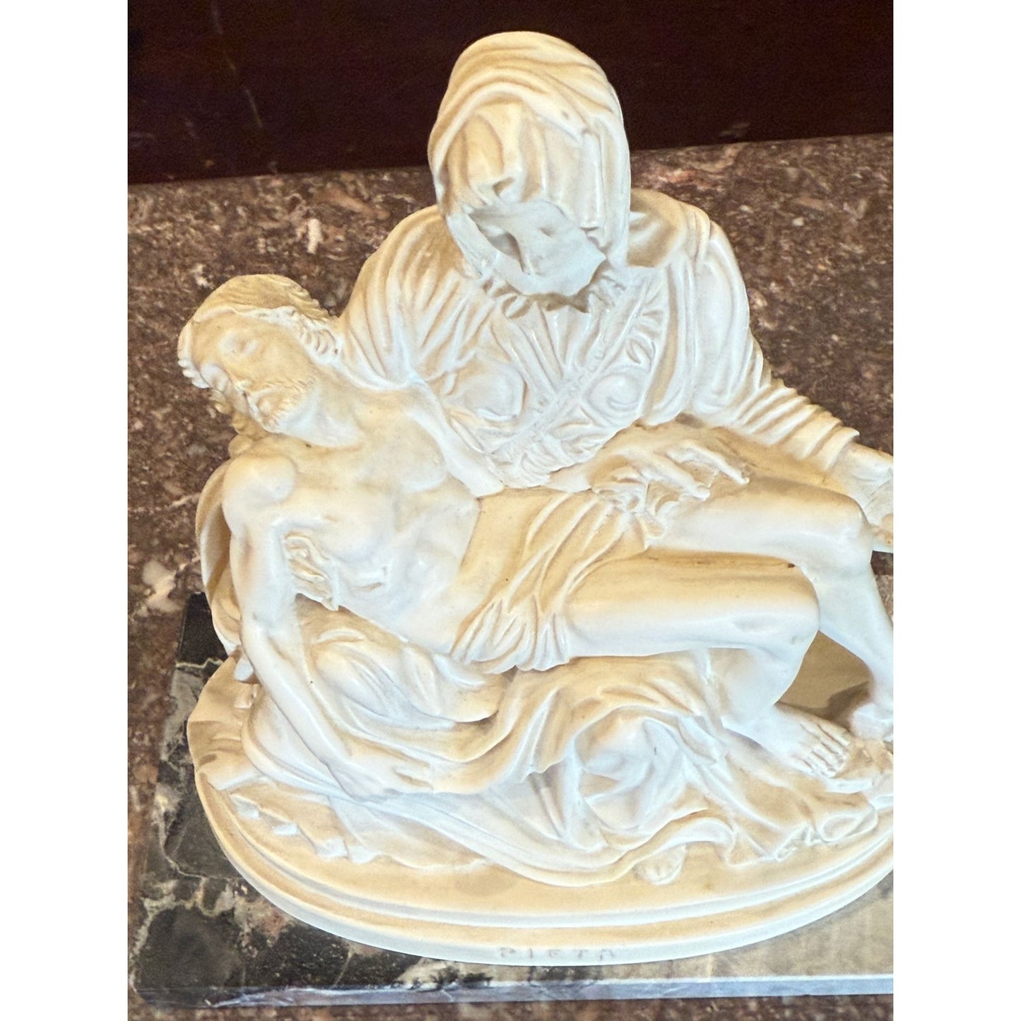Pieta Statue Replica On Marble Base - Antique-Style Religious Figurine With Detailed Craftsmanship Cream & Marble Accents