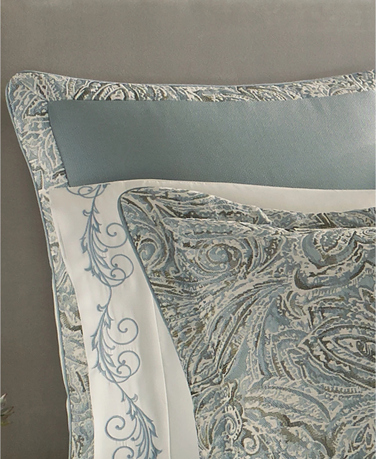 J. Queen New York Giovani King Comforter Set in Spa