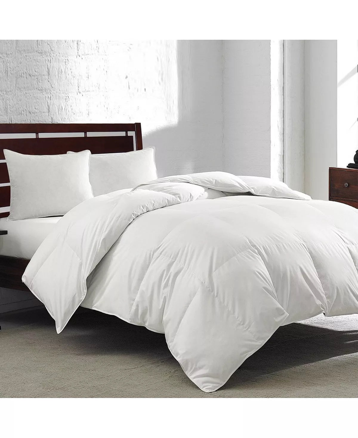 ROYAL LUXE White Goose Feather & Down 240-Thread Count Full/Queen Comforter